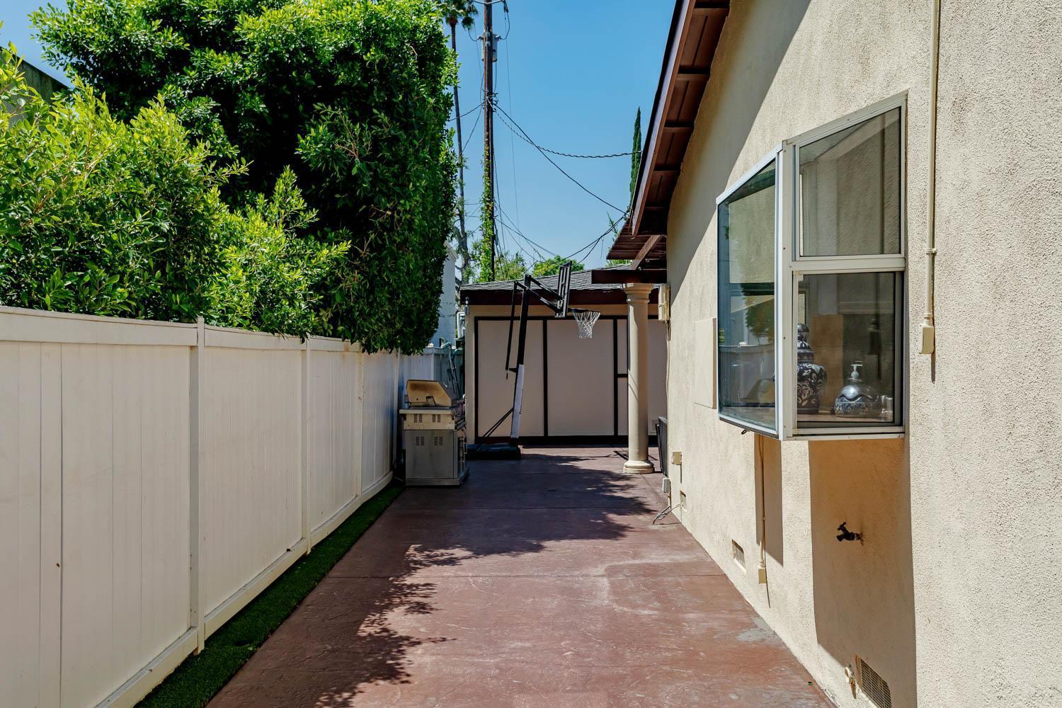 Cozy With Pool And Jacuzzi Minutes From Universal Holiday home Los Angeles