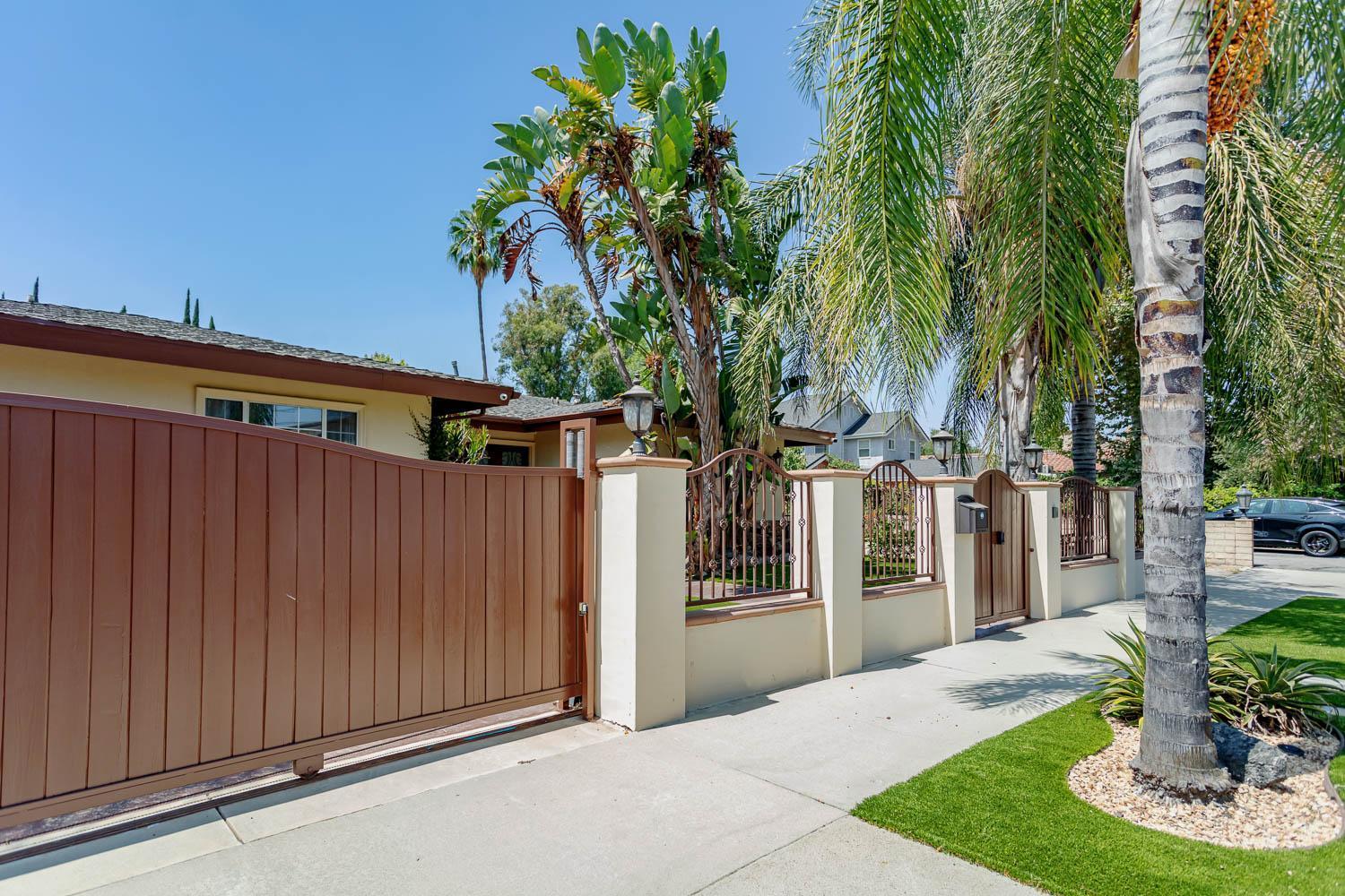 Cozy With Pool And Jacuzzi Minutes From Universal Los Angeles