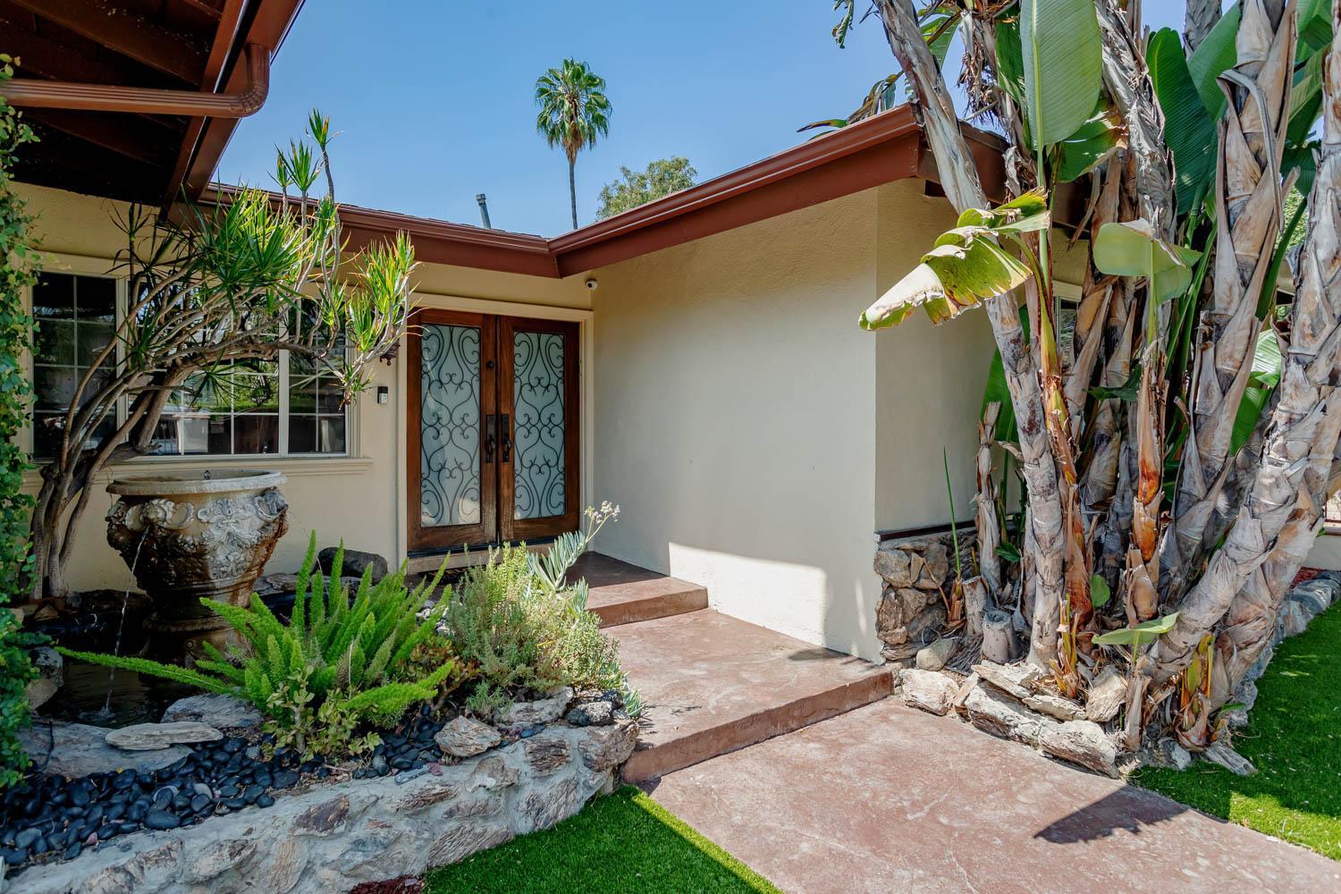 Cozy With Pool And Jacuzzi Minutes From Universal Holiday home