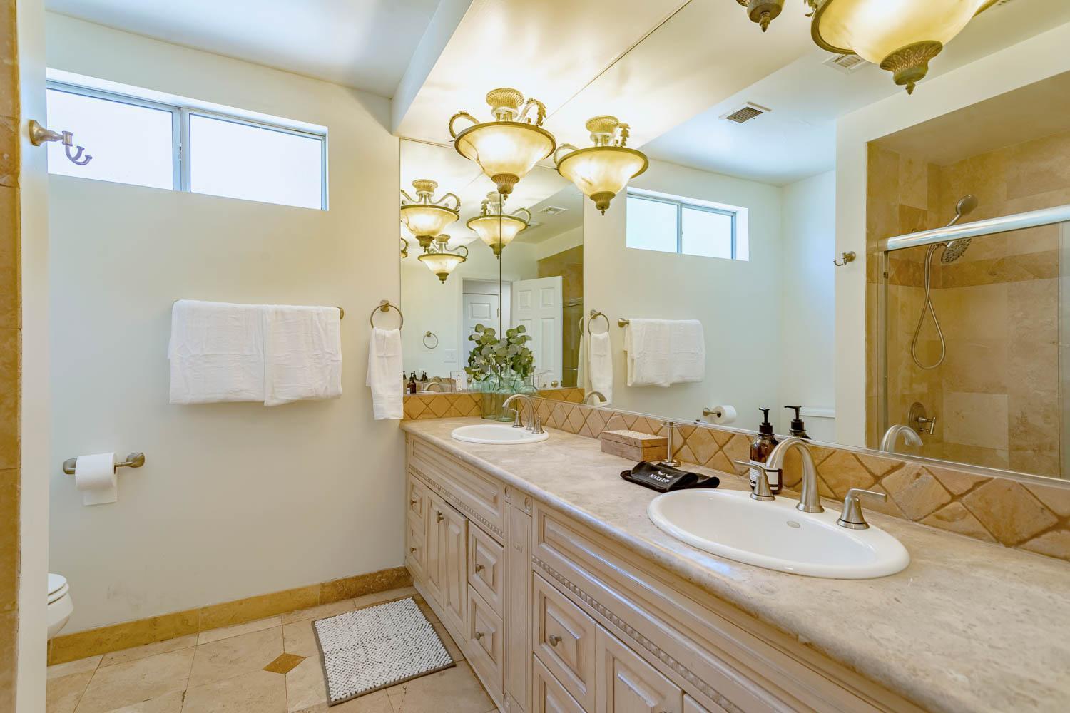 Cozy With Pool And Jacuzzi Minutes From Universal Holiday home *