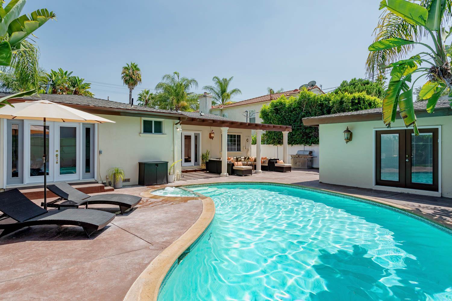 Cozy With Pool And Jacuzzi Minutes From Universal *